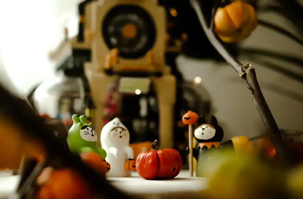 Pots of deep red and forest green paint next to unfinished toys